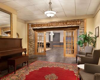 The Plaza Hotel - Kamloops - Lobby