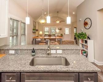 New listing Modern 3 Bedroom Kannapolis House! - Kannapolis - Kitchen