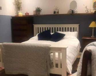 The Studio on The Green - Egham - Bedroom