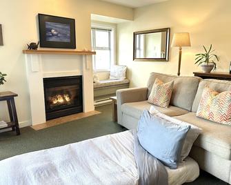 The Anchorage- The Perfect Waterfront Suite !!! - 托菲諾 - 客廳