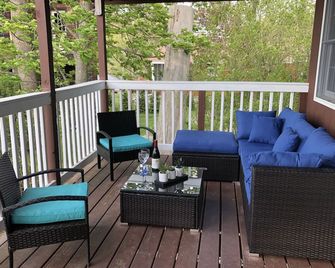 Lakefront Tranquility/Fishermans Delight - New Hartford - Balcony