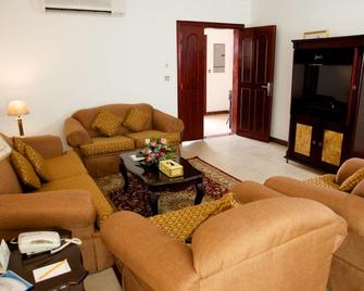 Green Mubazzarah Chalets - Al Ain - Living room