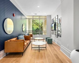 Classic North Bethesda 1BR w/ W/D, Pool & Gym, nr Metro, by Blueground - Rockville - Living room