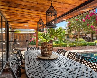 Charming Storybook Home by Carr Jones - Sacramento - Patio
