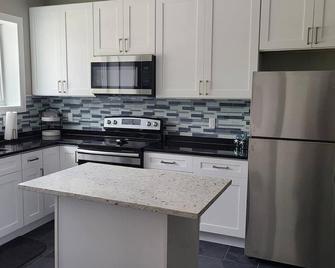 Lovely 1 bedroom rental. Newly renovated! - Port Washington - Cocina