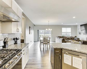 Spacious and Modern Home with Deck in Oregon! - Oregon - Cocina