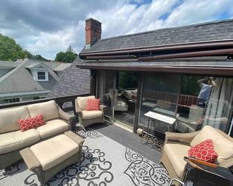 Charming Apartment In Berkshire Victorian Home - Pittsfield - Balcony