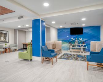 Holiday Inn Express & Suites Greenville - Greenville - Area lounge