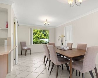 Bay Breeze Cottage - Callala Bay - Comedor