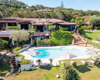 Geco di Giada Art Suites - Adult Only - Marina di portisco - Piscina