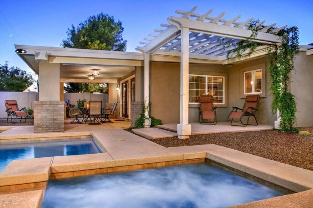 Walk to Old Town! 4BR Home + Casita w/ Heated Pool & Spa - Scottsdale - Pool