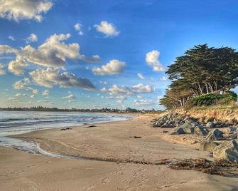 Captain's at the Bay - אפולו ביי - חוף