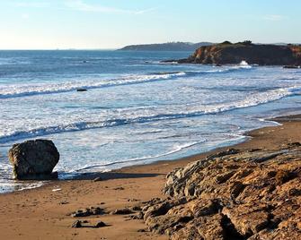 Perfect for Romantic Retreat! Room w/ Fireplace Scenic View | Dining Options - San Simeon - Beach