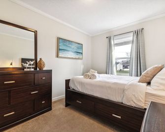 Sunsets & Serenity: Port Clinton Waterfront Stay 3 Bedroom Home - Port Clinton - Спальня
