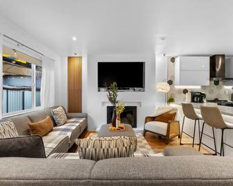 Modern, Trendy 4BD & 3BA house with great amenities - Concord - Living room