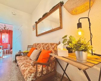 Casa Rural al Sol De Las Ruinas- piscina privada - Belchite - Sala de estar