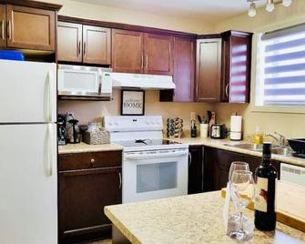 Spacious Basement Suite - Camrose - Kitchen