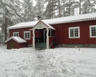 Nice ski in ski out cabin - Bollnas - Gebäude