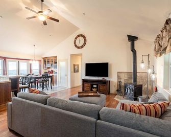 Amazing Views - Near Town - Secluded 2.5 Acres - Games - Pets Allowed - Julian - Sala de estar