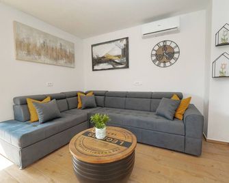 Apartments Adela - Gajac - Living room