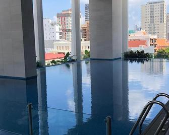 Luxurious living in the hear of Phnom Phen City. - Phnom Penh - Piscine