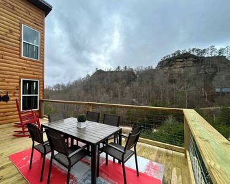 Cliffline Twilight |cliffside Hot Tub ·rrg Retreat | Epic Views & Pet Friendly - Slade - Balcony