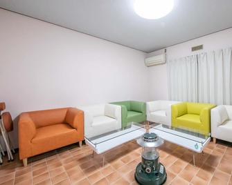 Guest House Meets Okayama - Okayama - Sala de estar