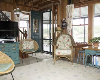 Best view in East Boothbay , Maine - 4 Bedroom Oceanfront Cottage - East Boothbay - Living room
