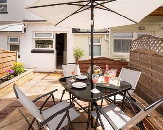 Brand New Olive Grove Cottage - Torquay - Patio