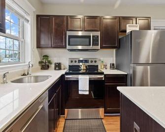 Your Cozy One Bedroom Midtown - Detroit - Kitchen