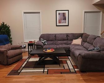 Relaxing Waterfront Retreat ~ Rough River Lake ~ Includes Kayaks! - Falls of Rough - Sala de estar