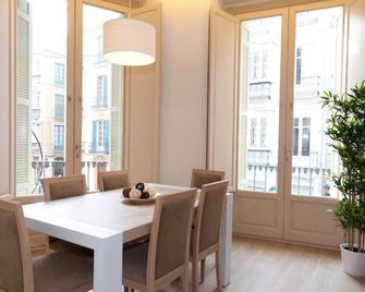 Apartamentos Pinar Malaga Centro - Malaga - Spisesal