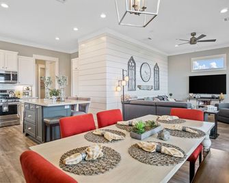 A Cool Change: 3 Br, 2 Ba House In Gilchrist, Sleeps 8 - Gilchrist - Comedor