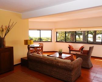 Praia Da Lota Resort - Hotel - Manta Rota - Living room