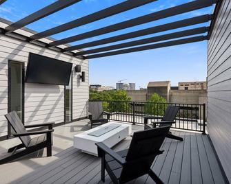 New Modern Townhome with Rooftop Patio townhouse - Iowa City - Balcony