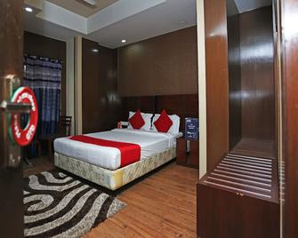 OYO 24855 Ambassador Hotel - Kānchrāpāra - Bedroom