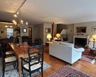 Private 2-bedroom condo with mountain views in charming Dorset, Vermont. - Dorset - Jídelna