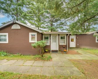 Walk to Beach And Lake Idyllic Escape In - Edinboro - Edificio