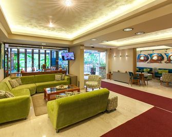 Paradise Lost Hotel-Apartments - Tolo - Lounge