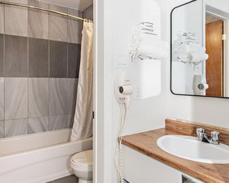 Hôtel Althéa Val-D'Or - Val-d'Or - Bathroom