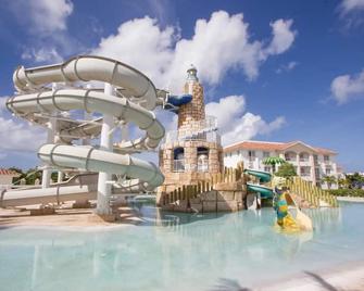The blue lagoon of the Caribbean Sea. Velero 205.Cadaques Caribe - Bayahíbe - Pileta