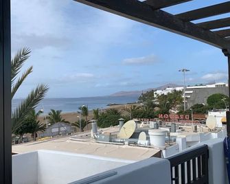 5 Star, 2 X True Ensuites, Beach 20 Meters, Pool, Ac, Free Wifi, Full Tv - Tías - Balkon