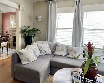 Free Parking•fast Wifi•backyard•near Oak & Bart - Oakland - Sala de estar