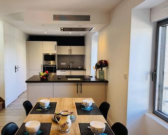 3 pièces plein centre ville, wifi, 5 min à pied plage - Quiberon - Yemek odası
