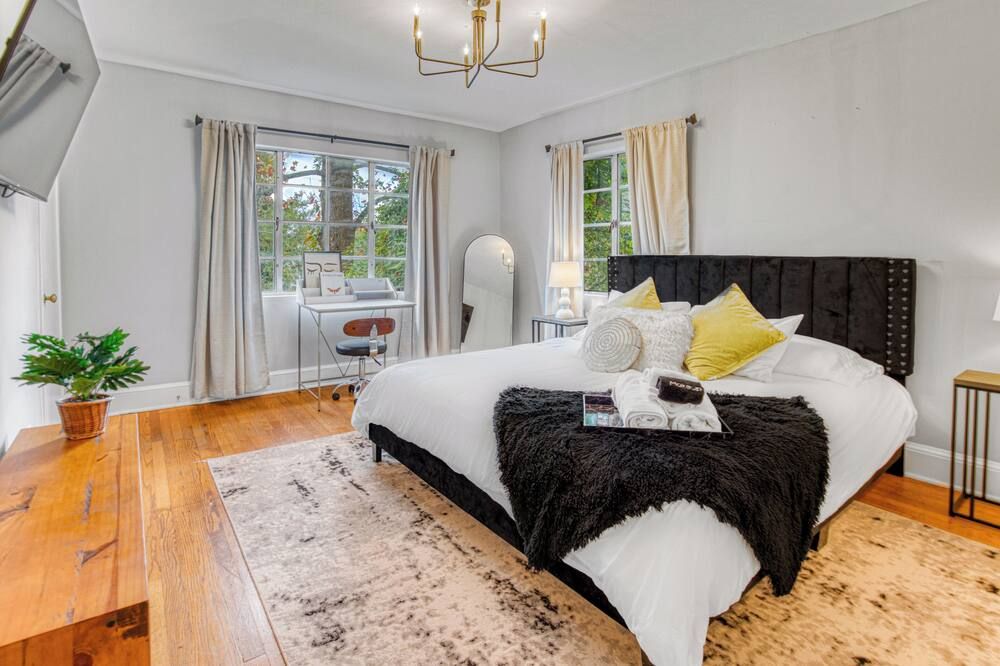 Charming Getaway, Minutes to Everything! - Charlotte - Schlafzimmer