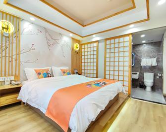 Phoenix Jinghua Hotel - Nanjing - Bedroom
