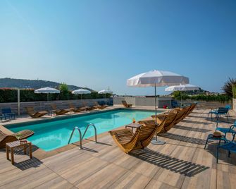 Novotel Nice Centre Vieux Nice - ניס - בריכה