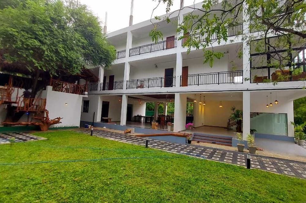 Eden Grand - Dambulla - Building