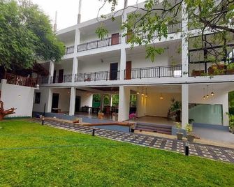 Eden Grand - Dambulla - Building