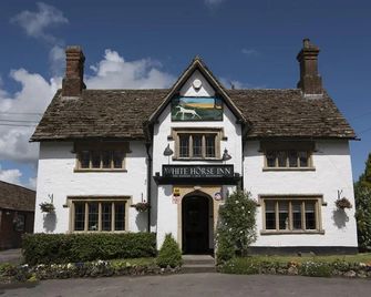 The White Horse Inn - Calne - Edificio